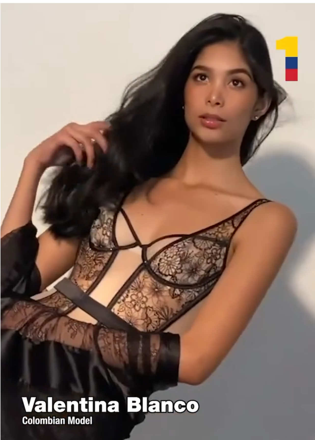 A Colombian Model in Middle East: Meet Valentina Blanco Valentina Blanco @valentinablancoe, the only Colombian model to participate in Saudi Arabia’s first swimsuit fashion show, opened up exclusively to ColombiaOne about her experience at the historic event. She shared her perspective on the fashion industry in Colombia and the Middle East throughout her successful international career. Interview: Darvin Salamanca/ColombiaOne Visit ColombiaOne.com for the full stories and analysis on Colombia. . . . #colombia #valentinablanco #model #fashion #ColombiaOne #colombianmodel #Co1ombia #saudiarabia