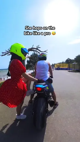 MotoRaidoENG - Wait, that’s allowed？ 😅 Rolling onto the PEDESTRIAN zone 🏍 😂 #motogirl #bikelife#bikelifestyle🤘🏍 #bikelover#ridergirl #bikerlife #rider #foryoupage #foryou #fyp #viral_video_tiktok