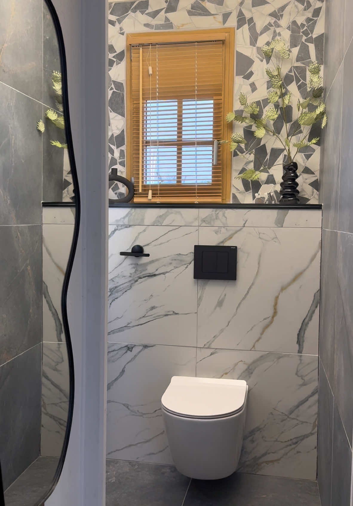 🥵Avant / Après de cette nouvelle rénovation de WC ! Je suis hyper fière du résultat, même si ça n’a pas été facile, surtout vers la fin où je ne voyais plus le bout 😩  Trop hâte de voir vos avis en commentaire ! À très vite !  #workout #design #renovationproject #workoutmotivation #decor #diyproject #diyhomedecor #homerenovation #fyp #likе #renovation  #arquitetura #ideas #bricolage #travauxmaison #inspiracion #inspiration #casa #motivation #femmes #femmefatale #tikto #interiordesign #interiorinspo #interiorstyling #style #Home #homesweethome #sweetheart #architecture #decor #worklife 