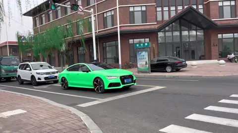 “Ngẩng lên một lúc cũng thấy dễ chịu và nhìn lên cũng cảm thấy dễ chịu” #Audirs7#audi 