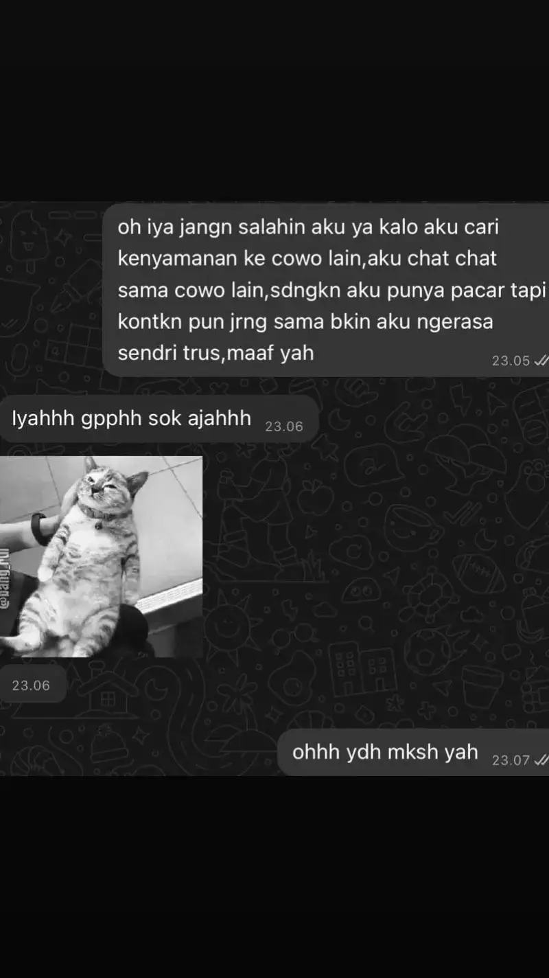 Aku salah aku terlalu butuh dia,apa apa ke dia sampe lupa dunia dia bukan cuma aku aja😊