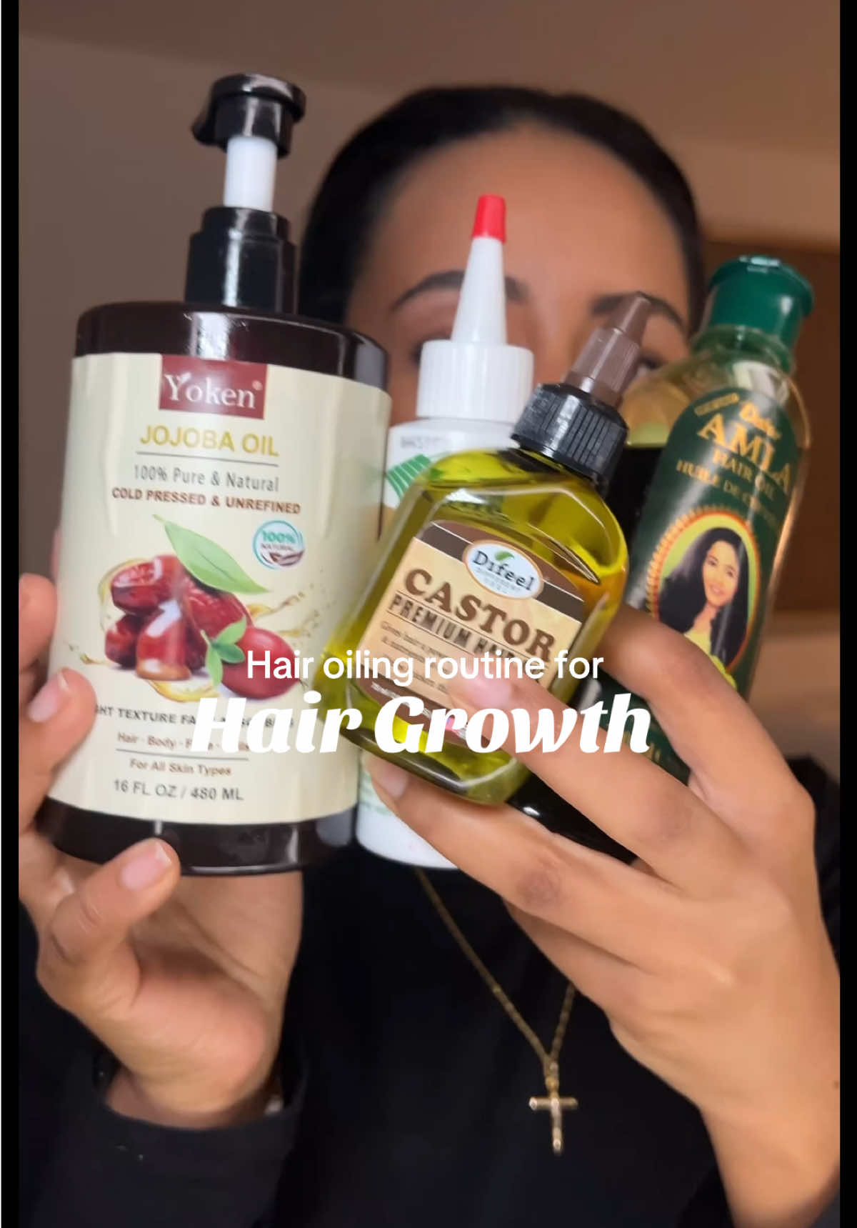 Curly hair oiling routine pre wash day✨ Products: castor oil, wild growth oil, amla oil, peppermint oil #damagedcurls #hairoiling #hairoilforhairgrowth #hairgrowthoil #hairgrowth #naturalcurlyhair #curlyhaircare #curlyhairtips #creatorsearchinsights 