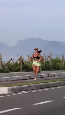 Corrida no quintal de casa! 10km de hoje 🏃🏻‍♀️🚀  #Running #run #girlsrun #fyp #foryou #niteroi #gym #motivation #Fitness #treinododia #corrida #corridaderua #pace 