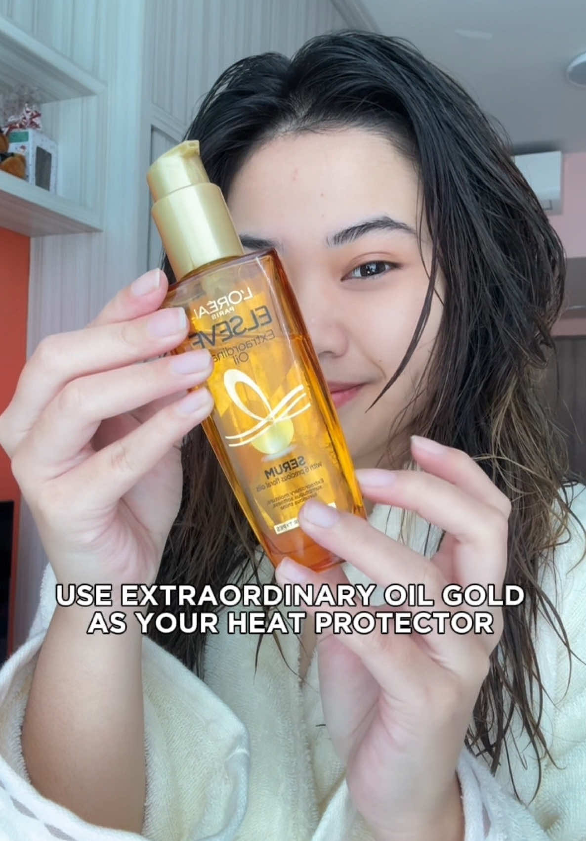 Rambut berkilau dengan harga hemat dengan extraordinary oil gold! Beli 2 lebih hemat🤩 jangan lupa checkout! #hair #hairtreatment #beautyhack 