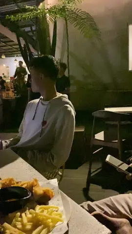 Mentahan . . #videomentahan #mentahanvideo #mentahan #buatbahanswmu #bahansw #ngopisantuy #jarakcoffee #batang #jawatengah #prankvideo #polosanvideo #cafebatang #cafeviral #fyp #fypp #fyppp #fyppppppppppppppppppppppp #berandafyp #tren #tersono 