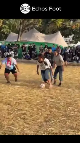 Le ballon a dit : 'Continue sans moi' 😂⚽️ #DribbleFail #HumourFoot #BallonRebelle #epicfail #MomentInsolite 