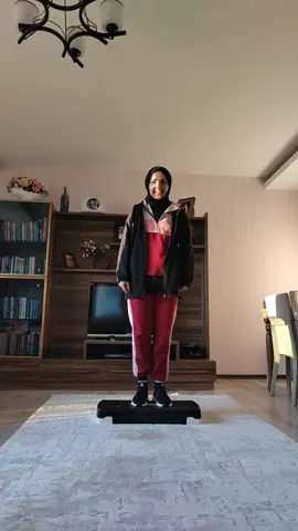 Hey hey hey hey heyyyy horona ay 🤭 egzersize gell 🥳😁 Hadi bakalım kalflarınıza kuvvet 🤩🤸‍♀️ #stepper #stepaerobics #stepdance #evdespor #evdesporyap #egzersiz #evdeegzersiz #sportathome #horon #karadeniz 