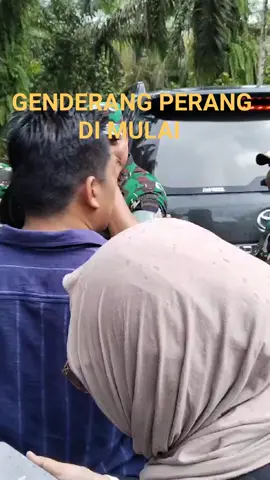 Kodam I/BB Jadikan Lokasi Narkoba di Langkat Sebagai Kawasan Latihan Militer Langkat – Kodam I/Bukit Barisan resmi mengubah bekas barak narkoba di Emplasmen Kwala Mencirim, Kecamatan Sei Bingai, Kabupaten Langkat, menjadi Daerah Latihan Militer Yonif 100/PS pada Kamis (16/1/2025). Langkah ini bertujuan mencegah lokasi tersebut kembali digunakan untuk aktivitas ilegal. Pangdam I/BB, Mayjen TNI Rio Firdianto, menegaskan bahwa kebijakan ini merupakan tindak lanjut atas perintah Presiden yang menyatakan Sumatera Utara darurat narkoba. 