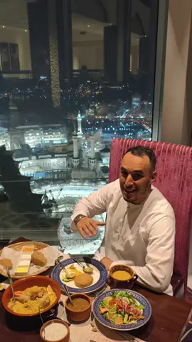 Makkah Clock Royal Tower A Fairmont Hotel المطعم السعودي الديرة بفندق ساعة مكة مع احسن اطلالة على الكعبة المشرفة  #fyp #tiktoktravel #foryoupage #الخليج_الكويت_السعودية_قطر_البحرين #اكسبلور #السعودية #viral 