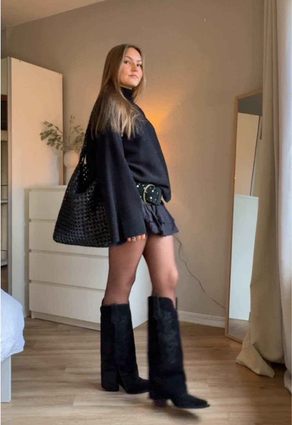 @Sacha Shoes boots of my dreams!! #sachashoes #isabelmarant #rockchic #bohochic #massimodutti #zara #pinterest #outfitinspo #outfitidea #OOTD #fashiontrends2025 #fyp 