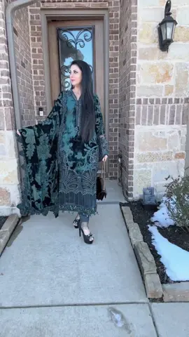 Koshish Karina app ke Kano talk wo batain na ayain Jo log app ke ghairmajoodgi main app ker bare main kertay hain. Wearing this stunning dress by @Asian buzz uk  #alwaysbeyou #keepinspiring #fyp #pakistanidress #desivibes 