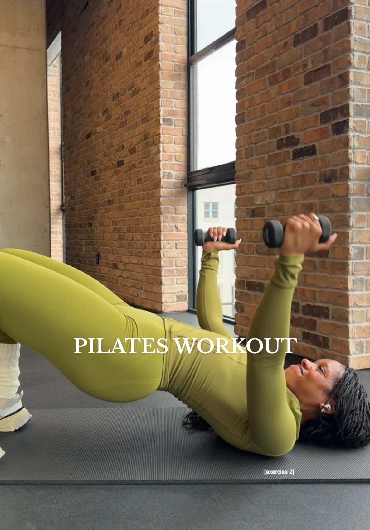 Full fit from @Oner Active code STINKY (support link in bio)  1:1 training application is in my bio stinks ❤️JAN promo buy 2 months get the third free !  #pilatesworkout ##pilatesprincess #blackgymgirl 