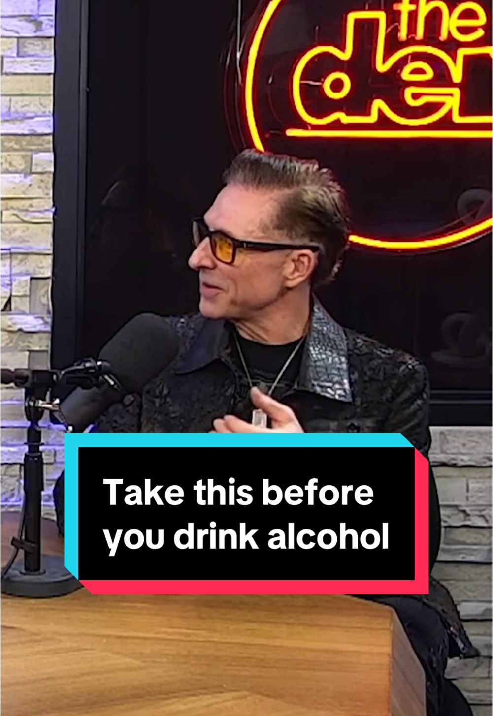 If you are going to drink alcohol, take this first. 👆🏼 #DaveAsprey #biohacking #biohacker #biohacked #health #alcohol #activatedcharcoal #glutathione #probiotic #hungover #hangover #wellness #wellbeing