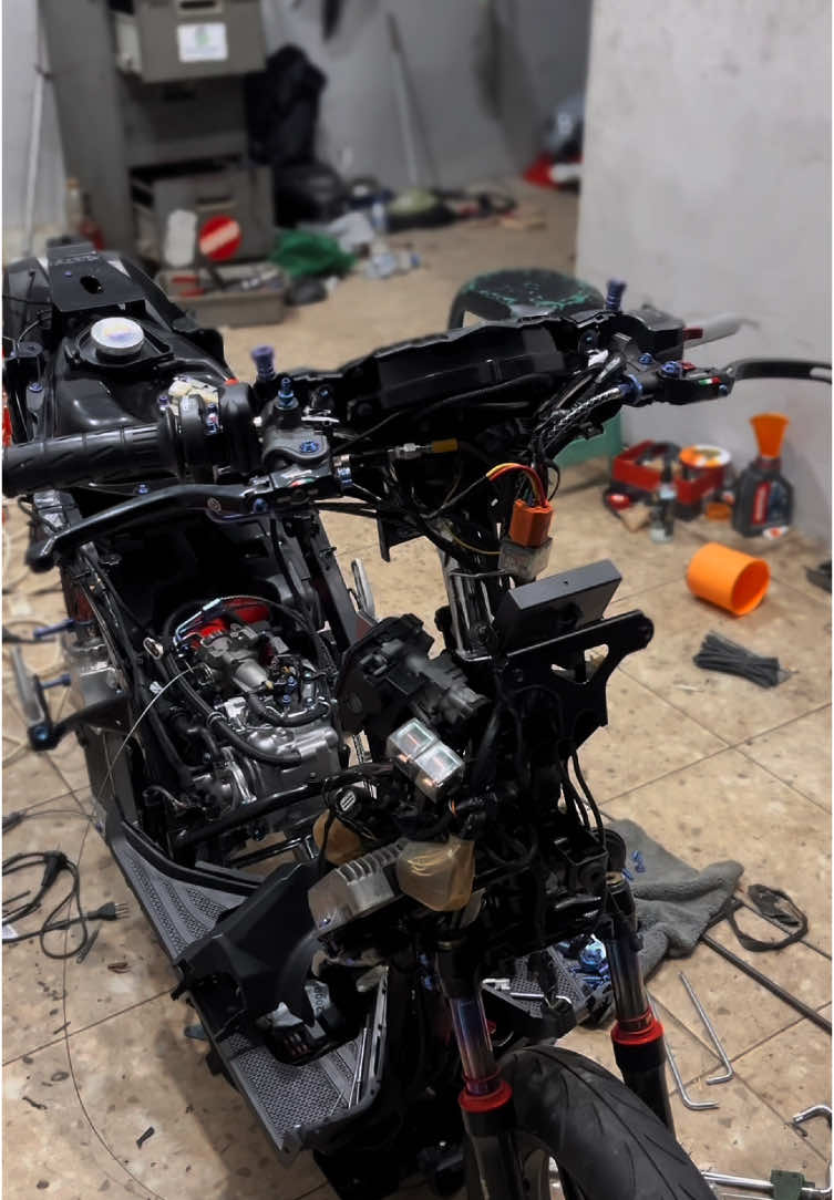Lanjut besok #vario #variomodifikasi #standarbengkel #ketanputih #project2025 #fjrpartmotor #fyp 