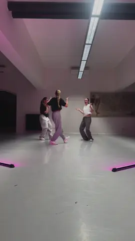 @valerie @JULIINAA💚 #viral #fyp #protebe #dancer #pistacie #calin #sofianmedjmedj @Calin Panfili @sofianmedjmedj 