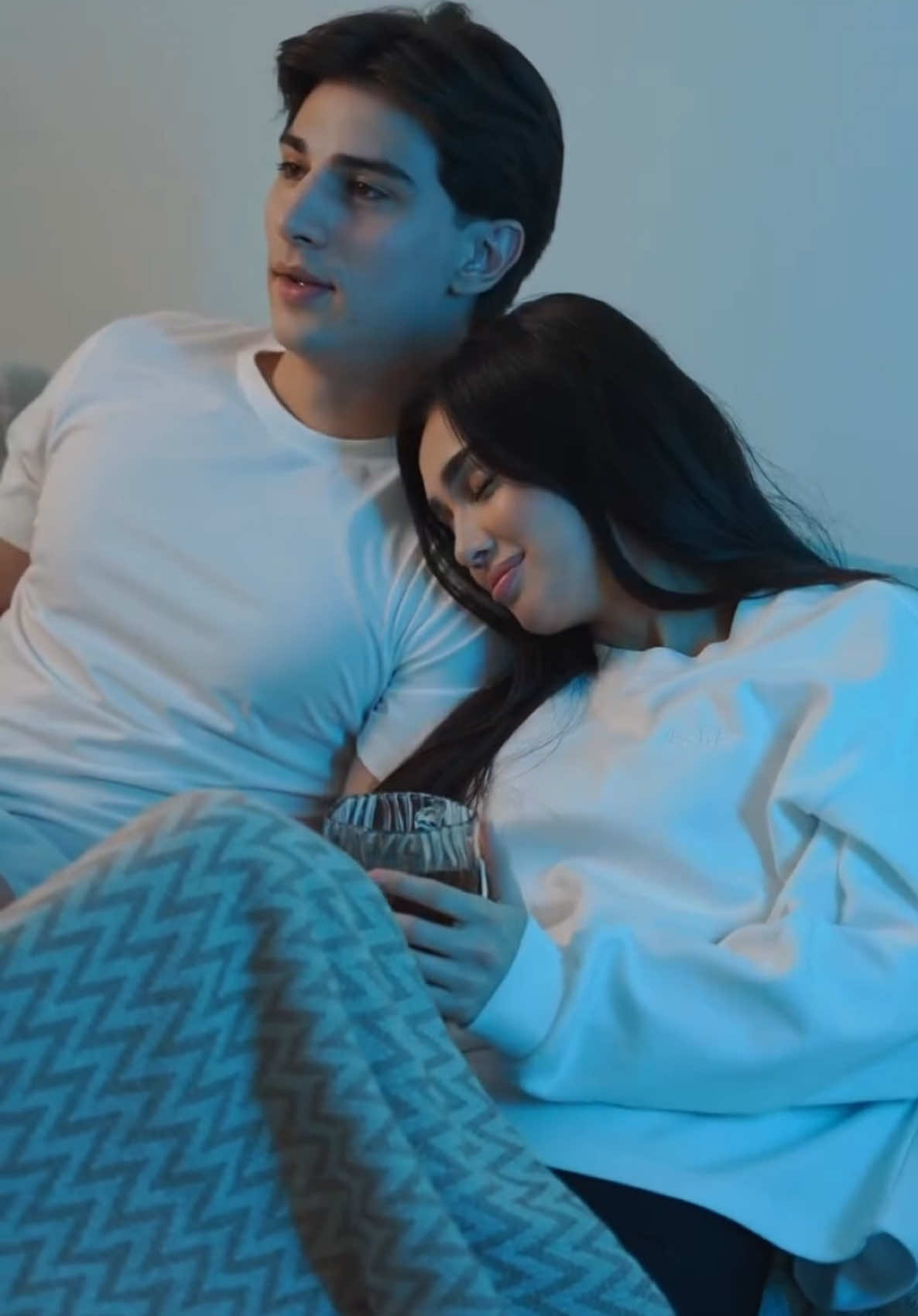 Song: Камин - French cover / Out the 24/01 