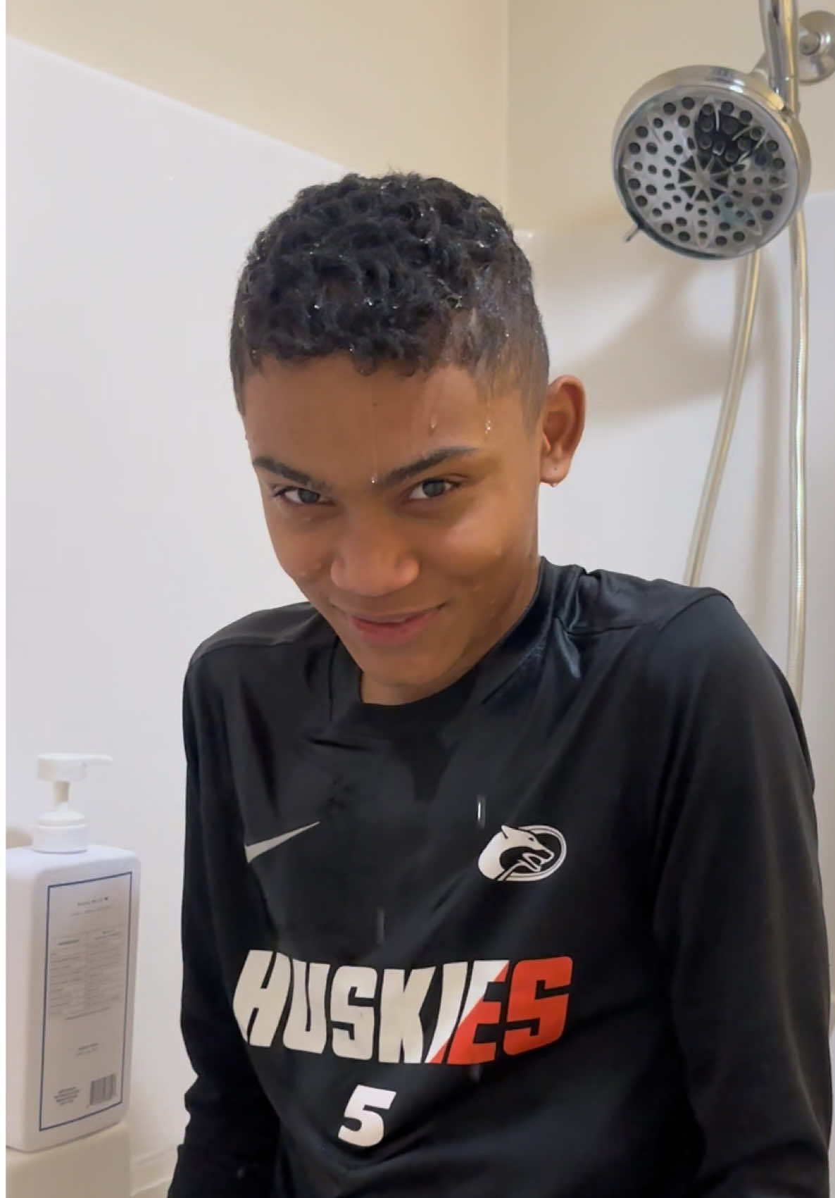 🤣 @David🇵🇭  *There’s a big difference between being cruel and a kindhearted joke. We, and most importantly, our kiddo, know that difference. He’s a good sport and is fully aware that we enjoy harmless pranks. He also trusts us deeply, especially in serious situations, and knows we would never do anything to hurt him. Please don’t rush to criticize when you don’t know the full context. And for the record—he did get the $20! If you don’t like it, just move on. 🤍 #prank #prankchallenge #prankvideo #lbs #lmao #icant #foryou #fyp #bahaha 