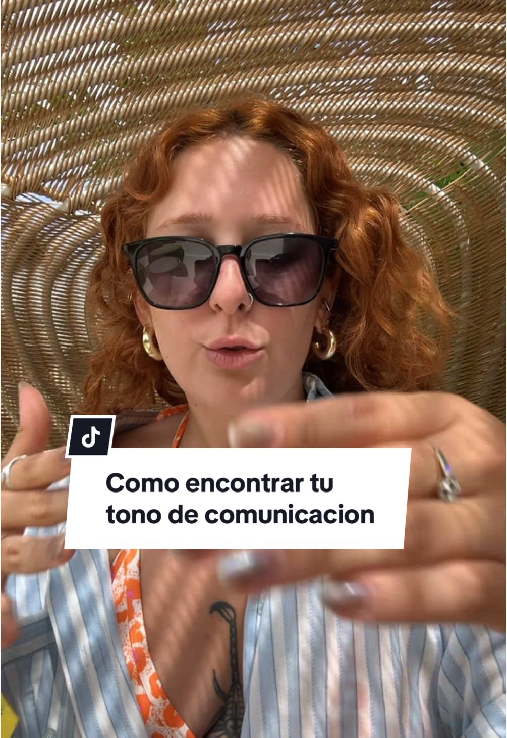Tip para encontrar TU tono de comunicacion y diferenciarte con tu marca personal  Como definir el tono de comunicacion? Aca te lo explico! Hay mcuhos tipos de tonos de comunicacion de marca personal y eso va a ser lo que te hace autentico y que destaques #marcapersonal #tonodecomunicacion #marketingdigital #comunicacion #diferencialdemarca 