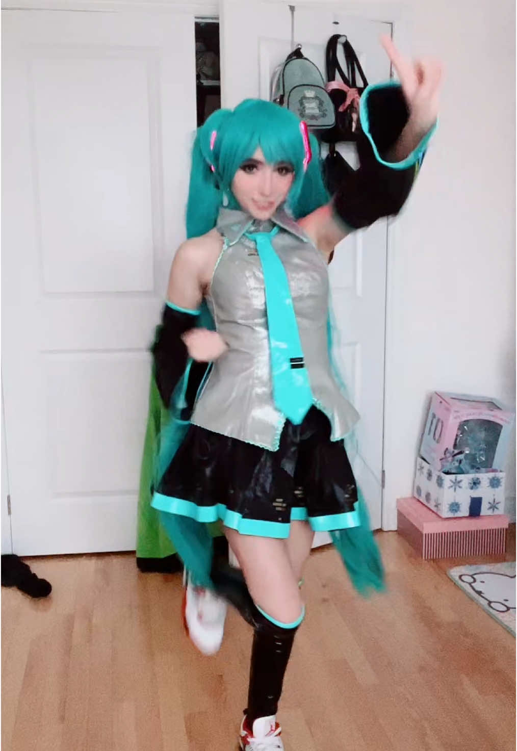 miku when shes kicks compatible #hatsunemiku #miku #fortnite #fortnitemiku #mikucosplay #hatsunemikucosplay 