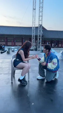 wait for the end to see two less lonely girls #xokitty 