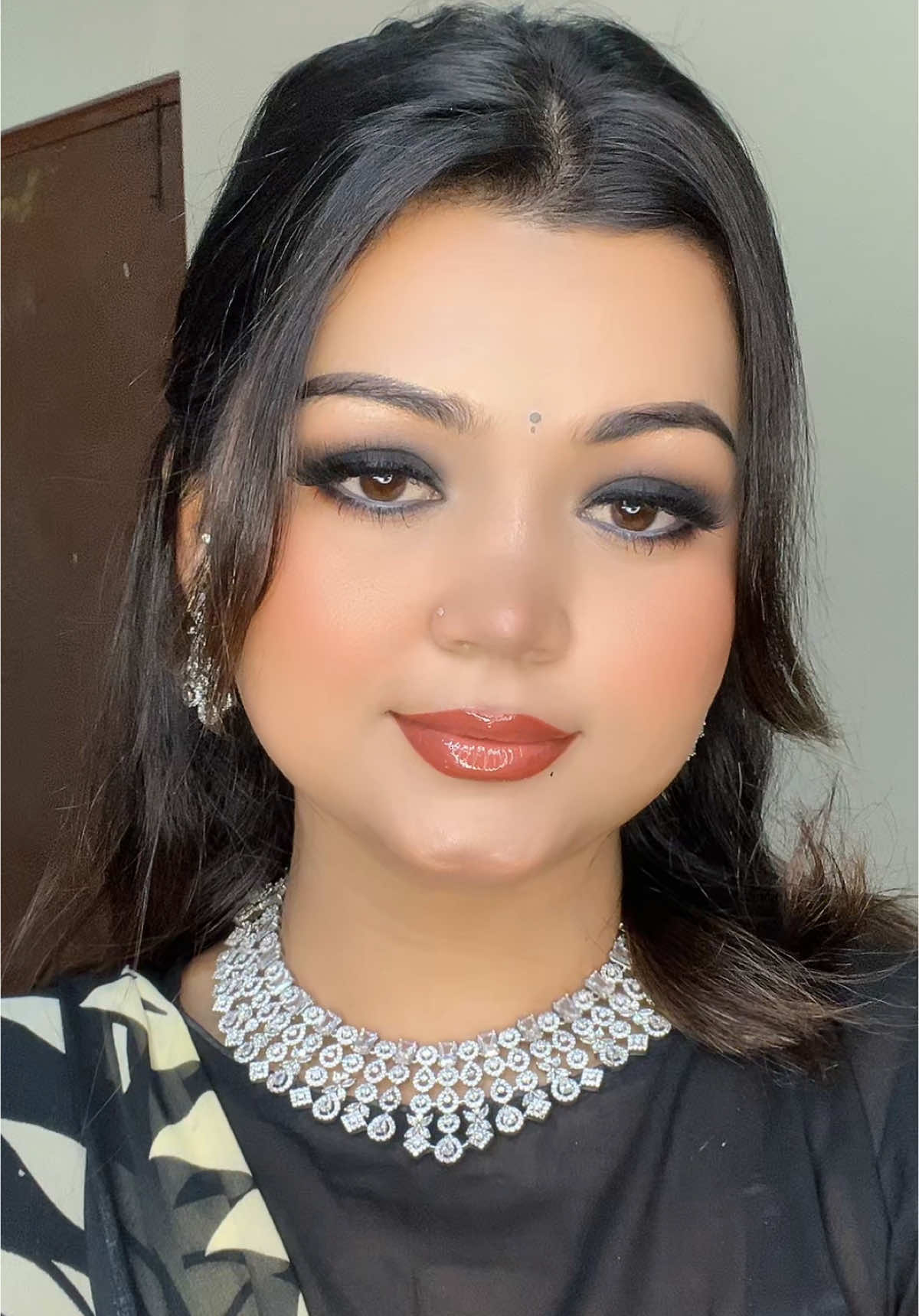 Talk through smokey eye makeup tutorial. 🖤 #fyp #makeupbyshikshya #shringarbyshikshya #smokeyeyetutorial #indepthtutorial #makeuptrends #creatorsearchinsights #nepalitiktok #makeupartistinkathmandu #nepalimakeupartist #influencer #mein2025 #2025tiktok #makeuptutorial 