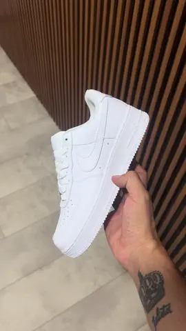 En ig: rosenthal.style #sneakers #shop #af1 #airforce #2025 #white 
