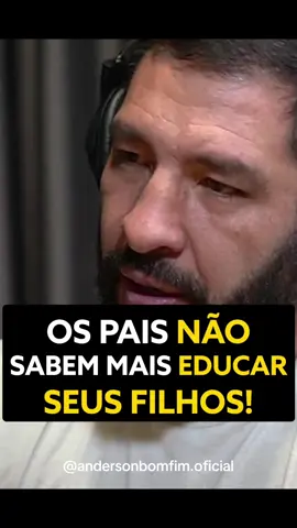 Exatamente, oque esse Pai quis Dizer que o filho queria pão de Queijo mas eles iam  jantar então o Pai disse que não, então o senhor de 70 anos, quis dar o pão pra criança, se o Pai deixa a Criança pegar o Pão, ia tirar a moral do Pai, a questão não era falta de dinheiro é o Respeito, a Moral, a Educação, se ele disse Não é Não ponto Final! 👏🏻 #Pai #educa #Motivacional #reflexaododia 