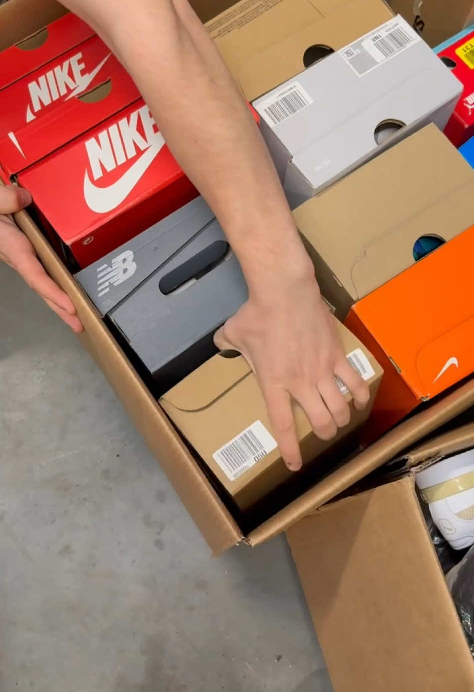Take a look at how mixed shoes pallet looks like👀
