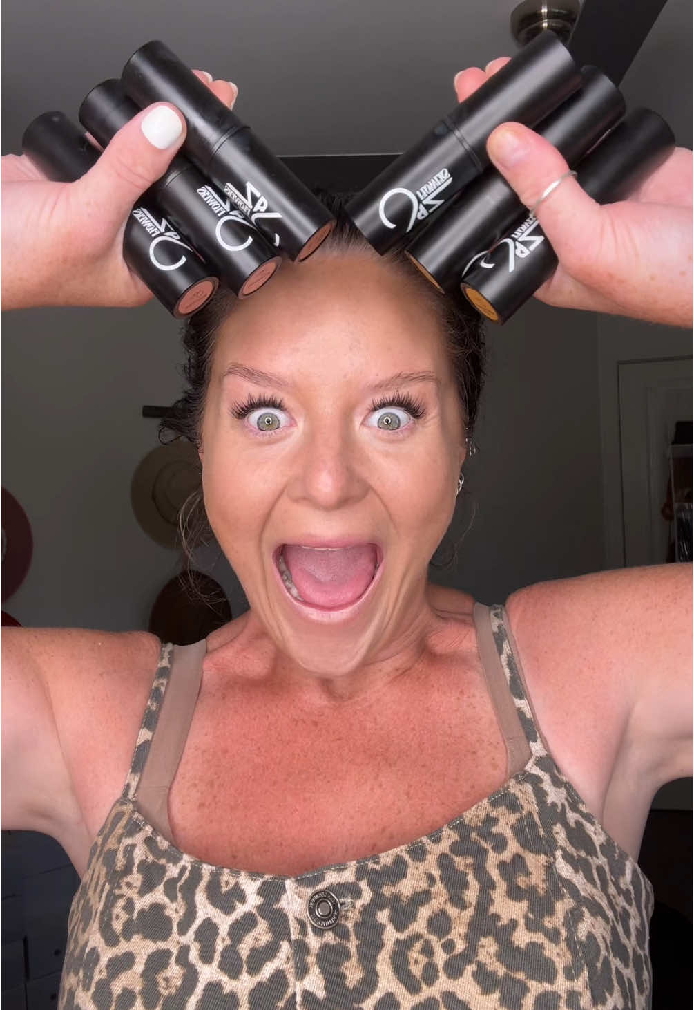 Hurry up!! New things!! Get it on ya! #makeup #cheeks #blush #highlight #blushstick #highlightstick #cosmetics #beauty #Love #cute #jazflowers #lips #new #vip #fyp 