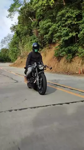rolling muna! #caferacer #bratcafe #bratstyle #bobber #scrambler #japstyle #trucker #classic #motorcycle #motorbike #fyp #fypage #foryou #foryoupage #viral #trending #tiktok 