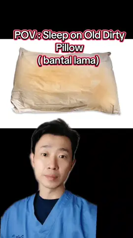 Sleeping on an old pillow can cause skin problems like breakouts, irritation, and clogged pores. This is because old pillows can accumulate dirt, oils, dead skin cells, and allergens.  Causes  Buildup of dirt and oils Over time, pillows can accumulate sweat, dead skin cells, and oils from your face and hair. This can create an environment where bacteria can grow. Allergens Old pillows can contain allergens like dust mites, pollen, and pet dander. These allergens can cause skin irritation and allergic reactions. #fyp #dermatologist #acne #bigpore #oilyskin #sebum #dermatologist #klinikpakarkulitpenang 
