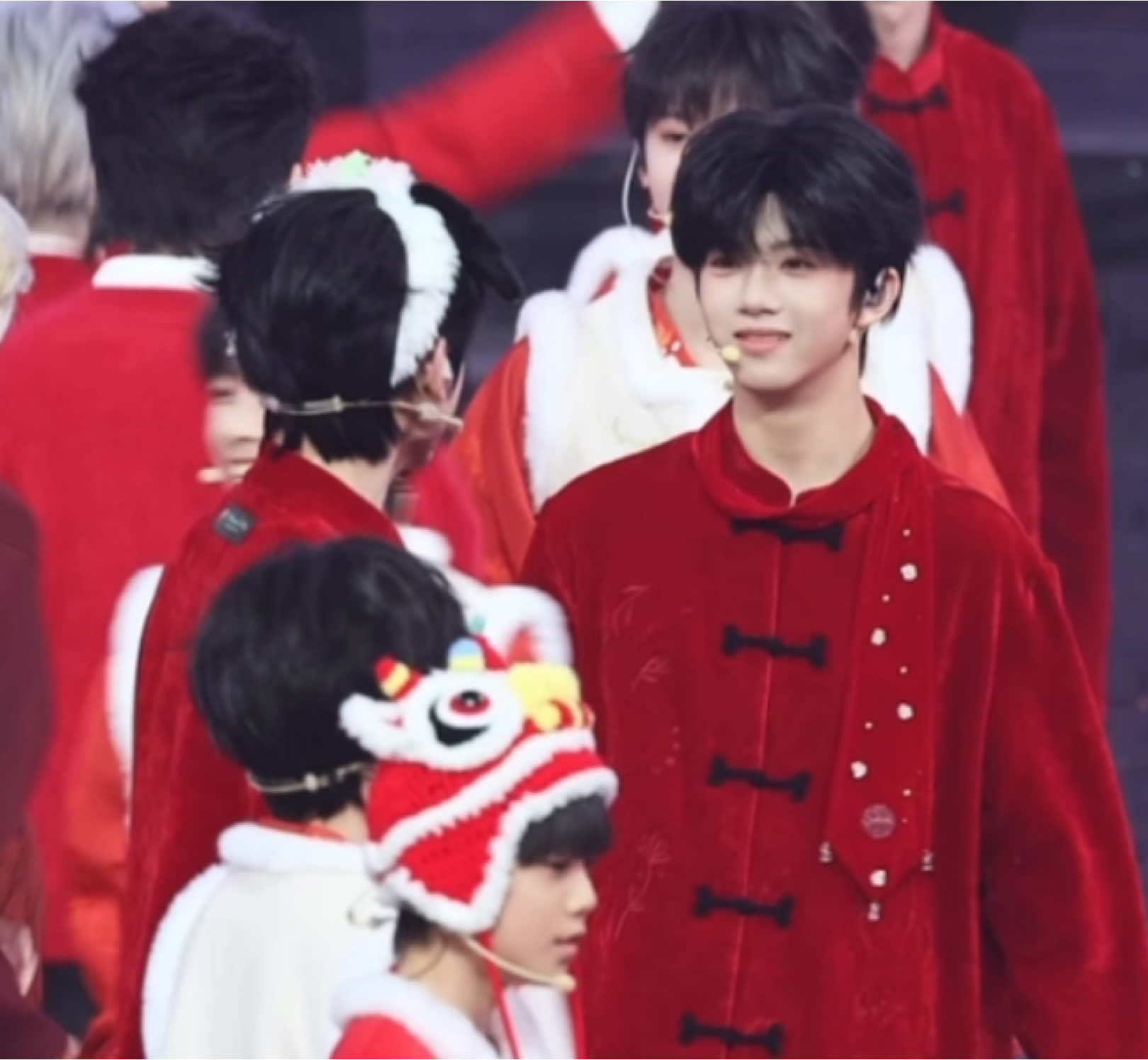 konser cny tahun lalu guirui stan paling bahagia , konser tahun ini dpt hikmahnya doang🙂 #guirui #tffamily_4th_generation #tf家族2025新年音乐会热爱 
