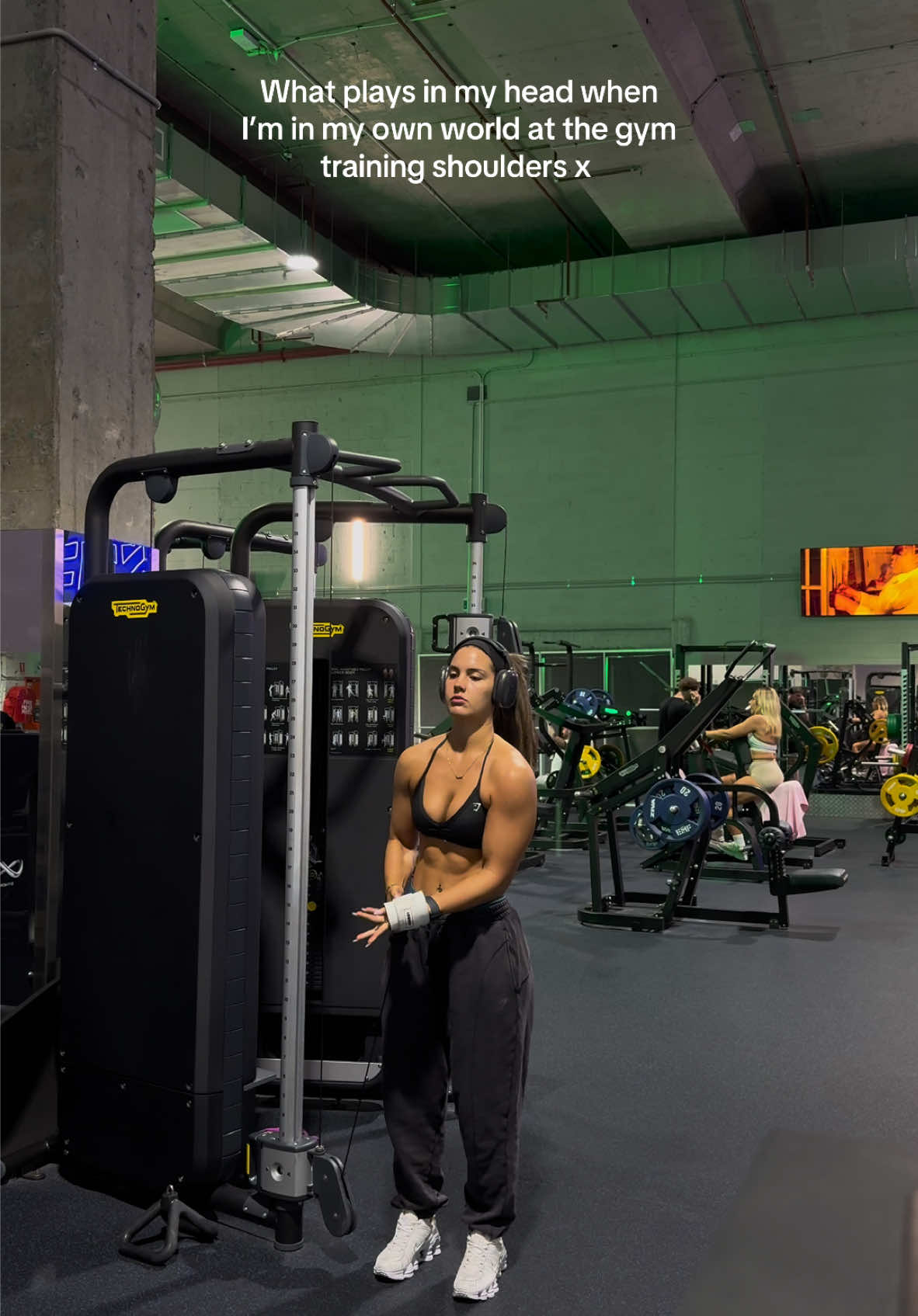 Just a girl at her favourite place ✨💛 #fyp #GymTok 