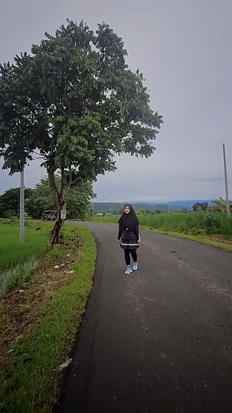 run with love 😝 #cluple #fypppp #sporthealthfit #CapCut #viralvideo #sulawesiselatan #Running #sportoutfit 