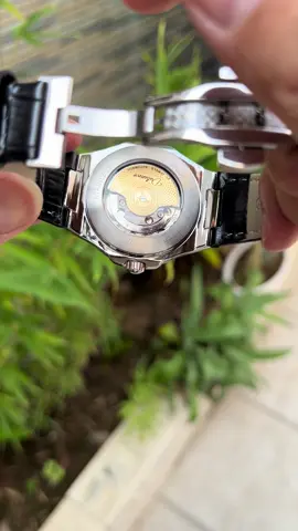 Tàu ngầm mặt đen lên tay…