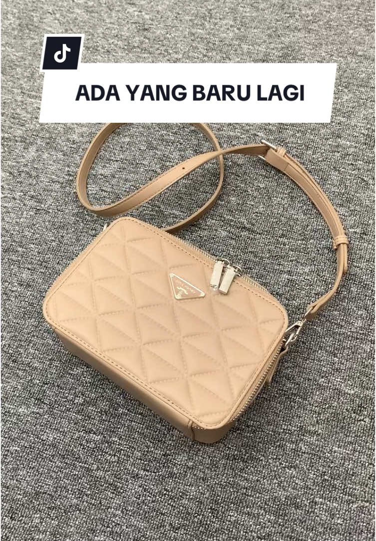 Tas selempang baru di tahun 2025 ada si Gloria Bag Jims Honey yang bentuknya unik banget! #gloriabagjimshoney  #Jimshoneysurabayastore  #YearEndSale #WIBGajian #BeliLokal -ch 