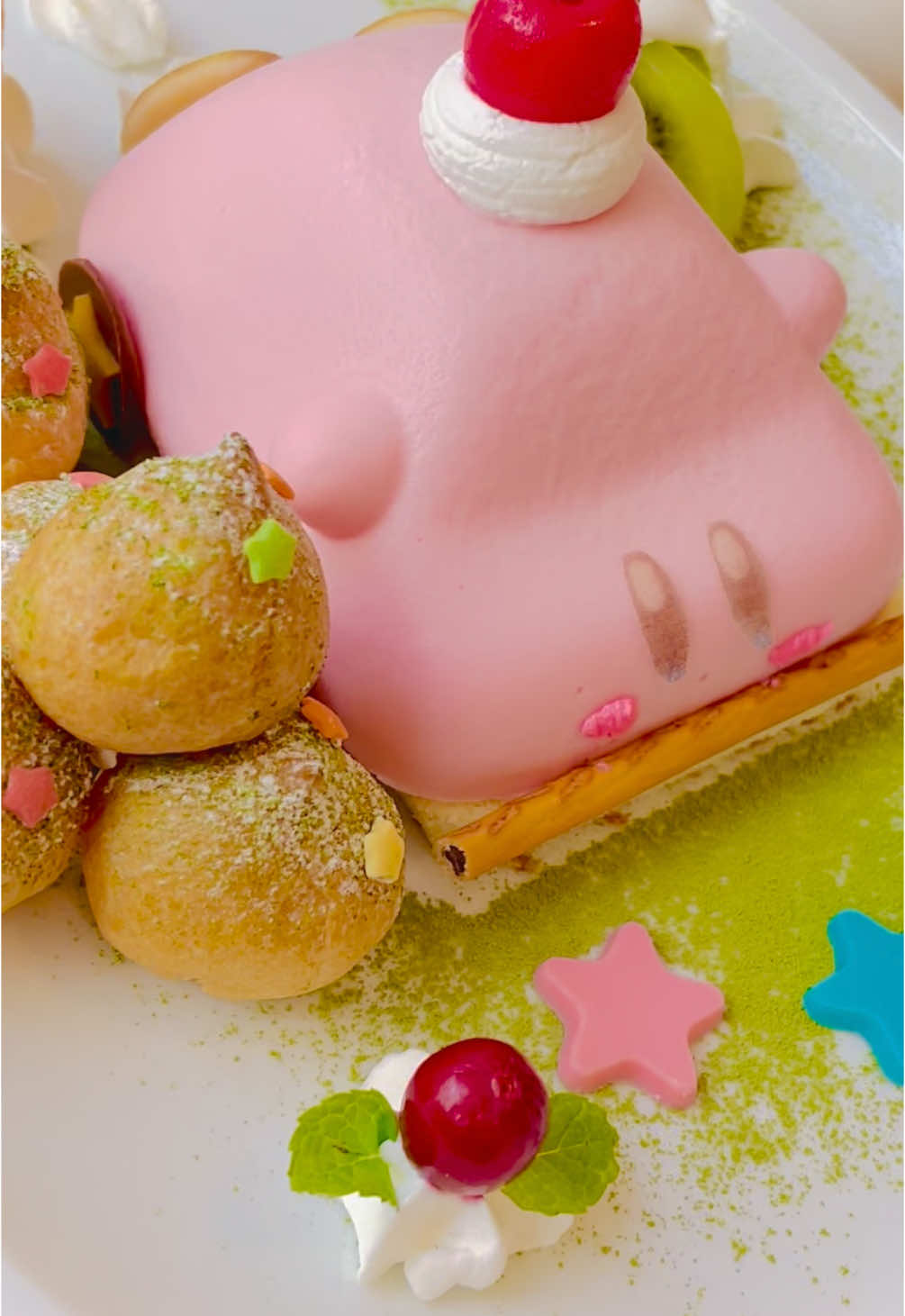 Cafe. Kirby transformed into a pink car. 　 カービィの、 くるまほおばりケーキ。 ーーーーーーーーーーーー #kirbycafe #kirby #カービィカフェ #カービィ #星のカービィ 