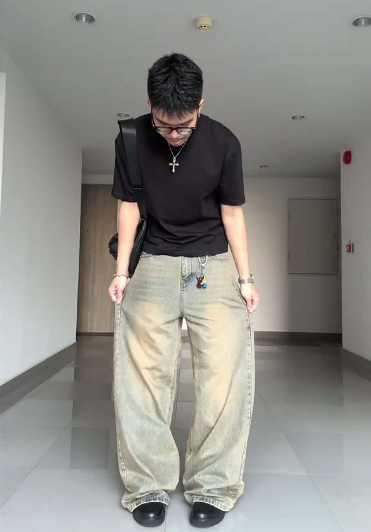 กางเกงยาวอีกนิดจะกองทะลุลงดินละ #outfit #baggyjeans #แต่งตัว #OOTD 