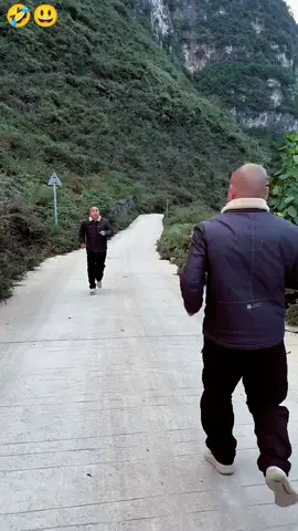 #chinesetiktok #prank #onemillionview #prnak #funnytiktok #chinesefunnyvideo #chineseprank #fyp #viral #UK 