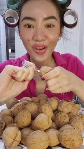 Walnuts in shell #wallnutsinshells #walnuts #kacangwalnut 