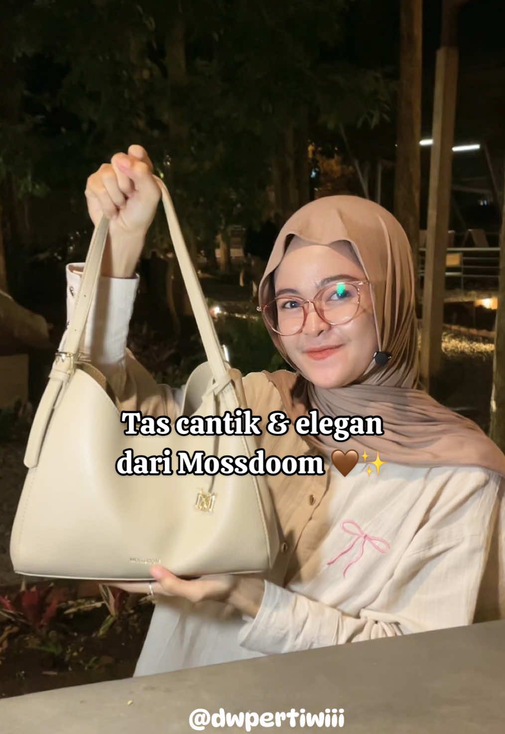 looknya simple tapi elegan cocok nih dipake pas lebaran nanti🤎✨ #taswanita #totebag #tasmossdoom #mossdoom #tascantik #tascewek #taswanitaterbaru #lebaran2025 #tasbahu #slingbag #taswanitamurah #cuantanpabatas #yearendsale 