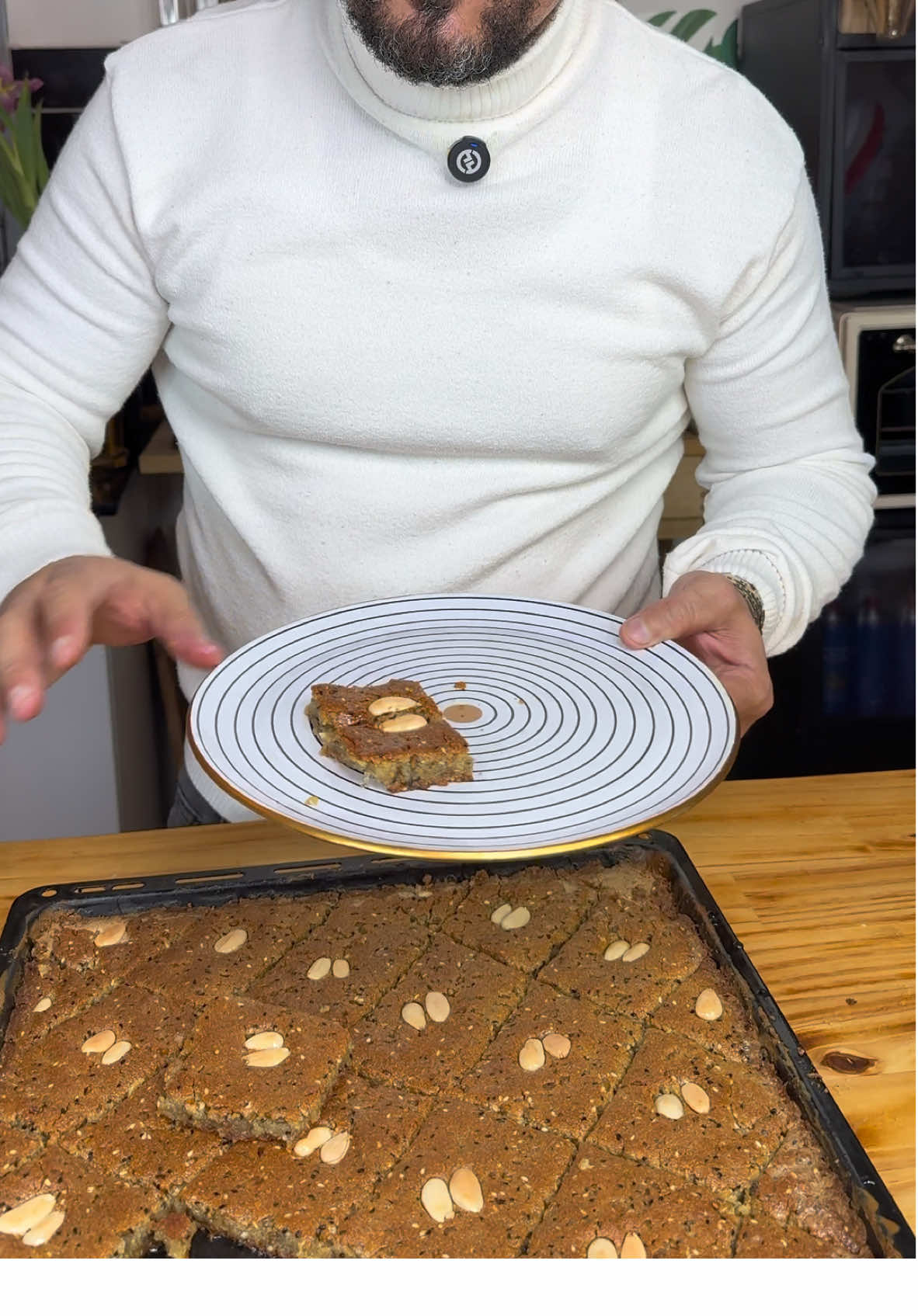 حلبة فلسطينية او هريسة الحلبة على الاصول كيفما الكتاب يقول بكل اسرارها افضل حلو او حلا ممكن تذوقوه  #حلبة  . ❤️ ::المقادير والمكونات:: 2 كوب سميد، ناعم 600 جرام 1 كوب دقيق أبيض 250 جرام 1 كوب صغير زيت زيتون 120 مل 2 ملاعق كبيرة سمنة مذابة 1 ملعقة كبيرة خميرة فورية 1 ملعقة كبيرة بيكنج باودر 3 ملعقة كبيرة سكر 3 ملعقة كبيرة حليب بودرة / الملعقة المعيارية اللي استخمدتها في الفيديو كبيرة طلعت تعادل 2 ملعقة كبيرة من العاديات 1 ملعقة كبيرة يانسون حب 2 ملعقة كبيرة سمسم محمص الملعقة المعيارية اللي استخمدتها في الفيديو كبيرة طلعت تعادل 2 ملعقة كبيرة من العاديات 2 ملعقة كبيرة حبة سوداء 1/2 ملعقة صغيره ملح كأس صغير حلبة منقعة ومغلية 1 كوب ماء الحلبة بعد الغلي للقطر : 2 كوب سكر 1 1/2 كوب ماء 1 ملعقة كبيرة عصير ليمون حامض عشر دقايق بيستوي  . . صينية الحلبة استوت معي بعد 45 دقيقة حطيتها اخر رف في الفرن واخر ربع ساعه هبطت الحرارة ل 140 انور بركل هو صاحب مطاعم ابو انور في البلاد 