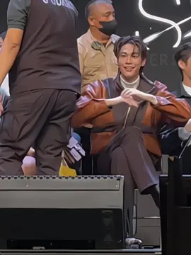Aneh begitu tetep dipacarin.... ((Pls correct me if the translation is wrong, soalnya emg ngawur 😅)) #dewtee #gmm #gmmtv #dew_jsu #dewjsu #tee_vtp #teevtp #dewjirawat #teevitheepanich #สำนักเจสุไร้พ่าย #สำนักเจสุไร้พ่าย #thai #thaiedits #thaiedit #thaibl #bl #foryour #foryourpage #fyp #fypツ 