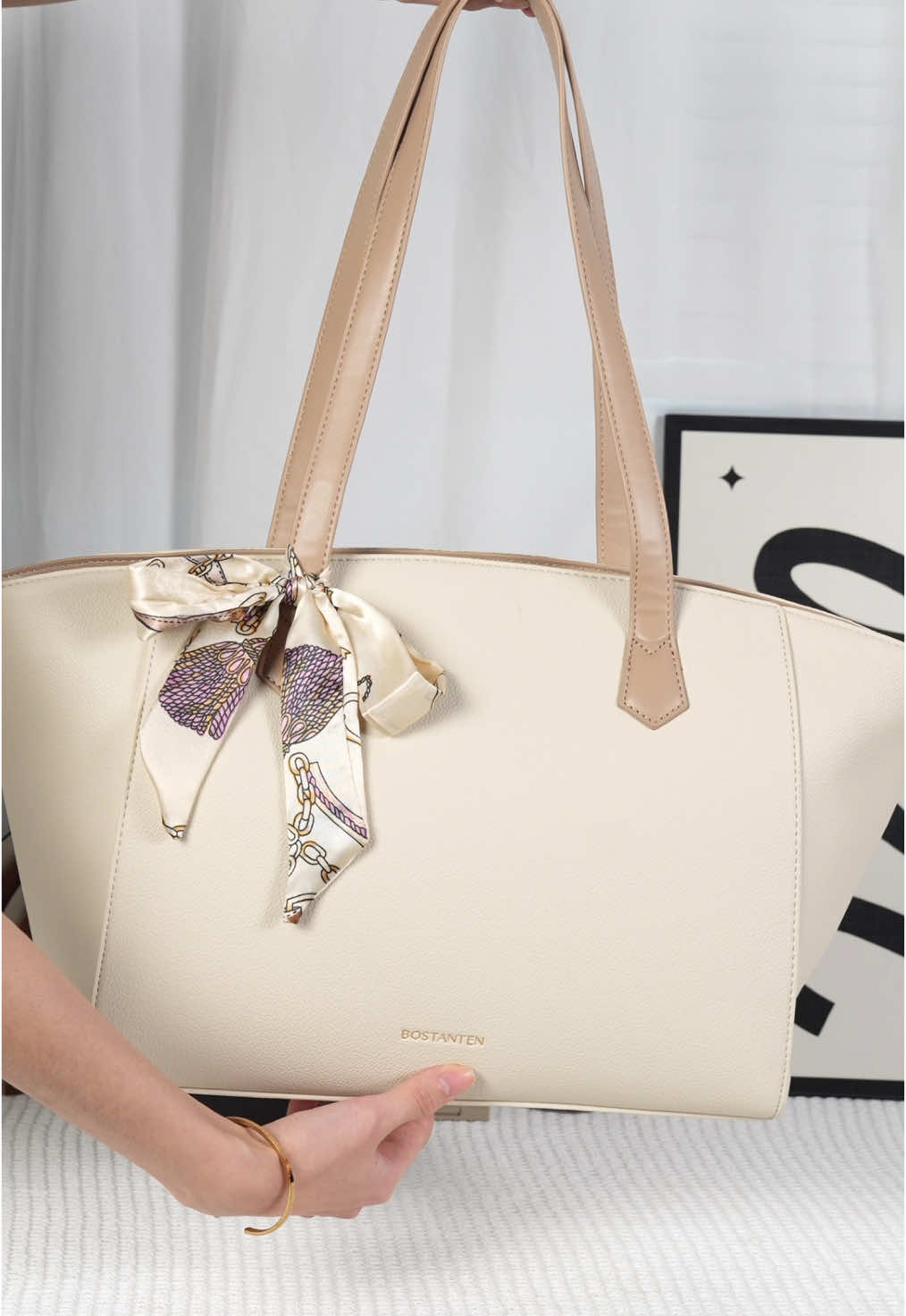 “Step into sophistication with the Mila bag! ✨ Perfectly designed for style and function, it’s the ultimate everyday companion. Get yours now! 💼 #bostanten #tasselempang #taswanita #fyp”