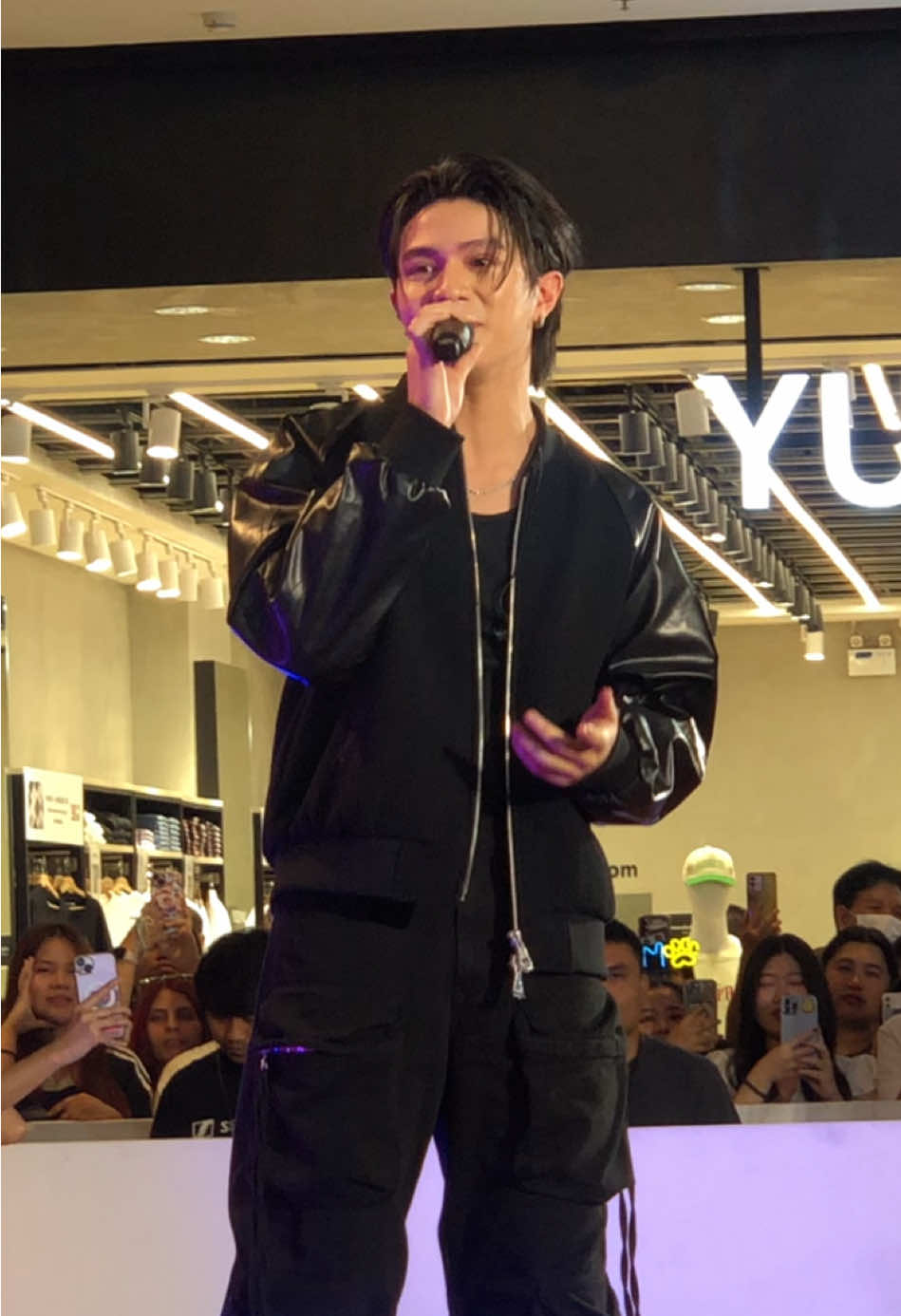 รักแรก เสียงสดเพราะมากค๊าบ #williamjkp #williamlykn #lykn #รักแรก #รักแรกโคตรลืมยาก #infinitymedicalclinicxWilliam