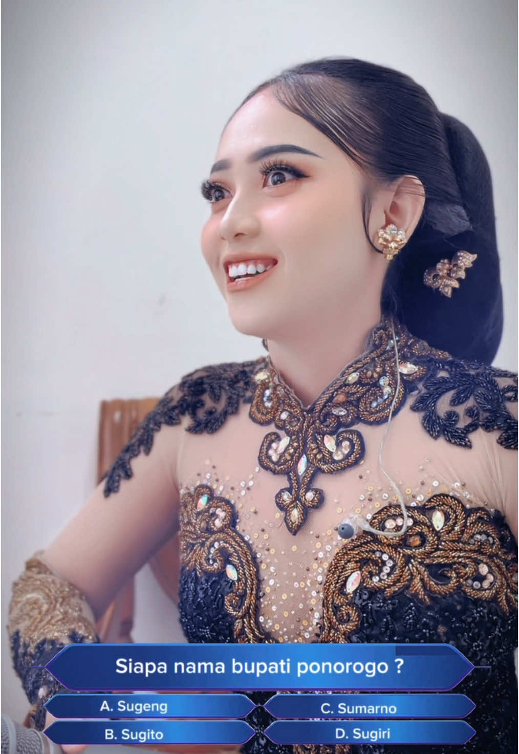 Laporno pak bupati cah 🤣 #silvykumalasari #sinden #sindenjawa #silvikumalasari 