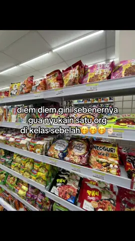 NYUKAIN ANAK KELAS SEBELAH