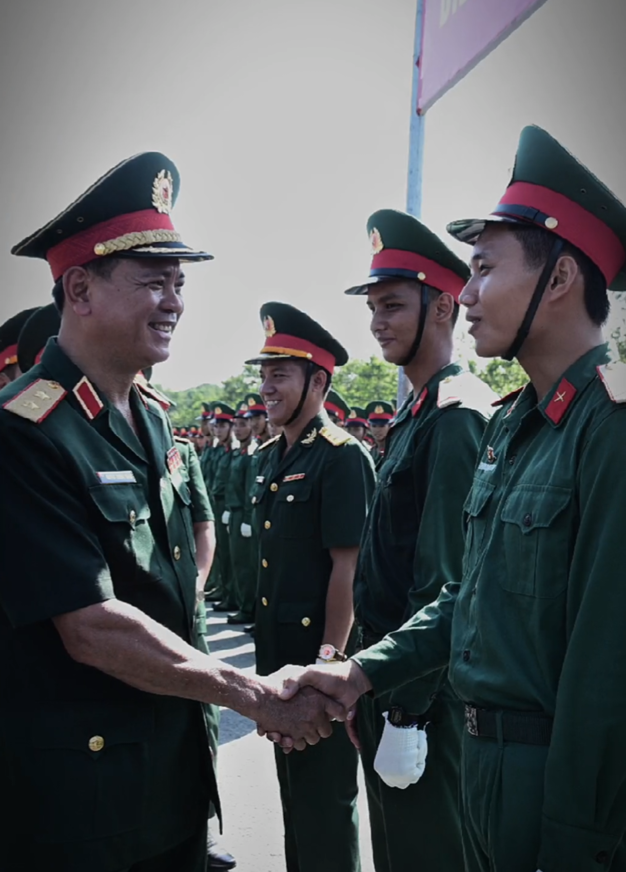 Nói về độ thương lính chắc bác đây cũng đứng top đầu, ai lính sư đoàn 5 sẽ rõ😄 #nguyentruongthang #tulenhquankhu7 #quankhu7 #quandoinhandanvietnam 