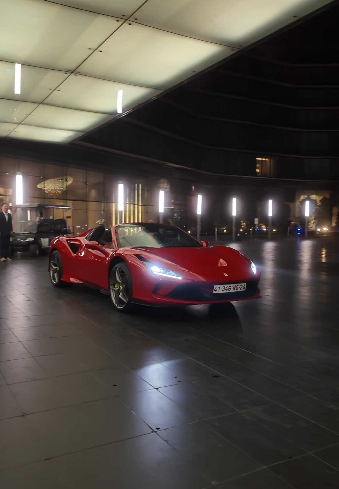 Ferrari F8 Spider của chị Linh Remy khi màn đêm buông xuống sẽ đẹp thế này đây 🥹… #ngaoxe #supercars #ferrari #f8spider #carscene #carspotter #xhtiktok #fypシ゚viral 