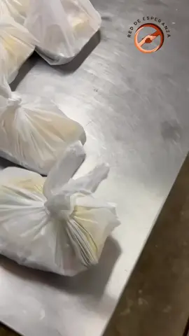 Alhamdulillah, en nuestro reparto de enero entregamos 40 sacos de dormir de calidad y 100 comidas calientes a personas sin techo. Gracias a vuestra generosidad, logramos recaudar 851,37€, que destinamos a combatir el frío con sacos más resistentes. Este proyecto refleja los valores de solidaridad y cuidado que el islam nos enseña. Gracias por vuestro apoyo. Juntos seguimos marcando la diferencia.  #reddeesperanza #solidaridad #barcelona #islam #alhamdulillah 